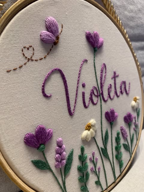 Bordado Violeta com lavandas